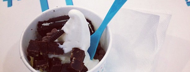 The White Hat Italian Frozen Yogurt is one of Lugares favoritos de Genina.