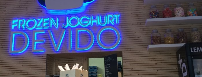 Devido Frozen Joghurt is one of สถานที่ที่ Dørte ถูกใจ.