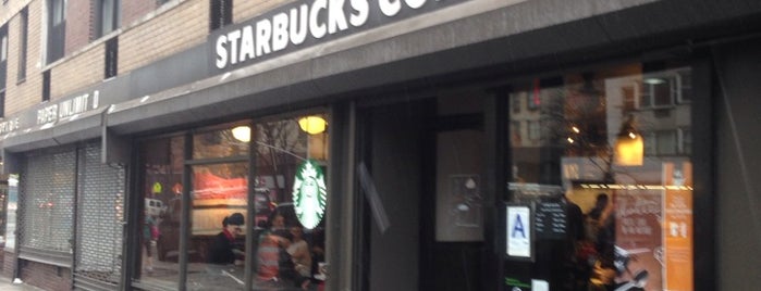 Starbucks is one of Tempat yang Disimpan Larry.