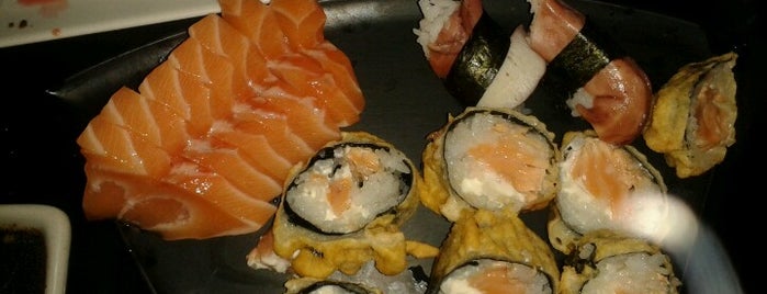 Sushi Laranjeiras is one of สถานที่ที่ Henrique ถูกใจ.