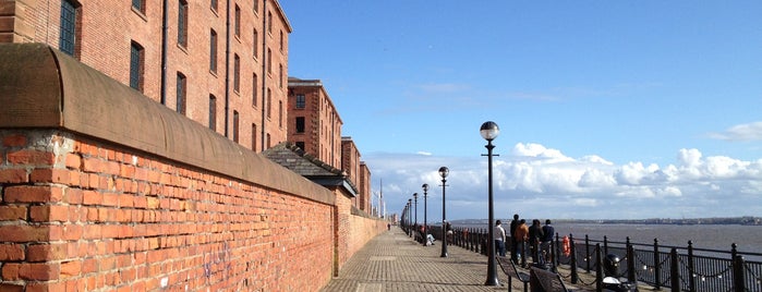 Royal Albert Dock is one of Elise : понравившиеся места.