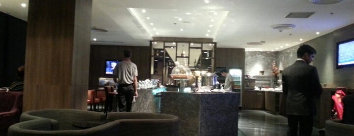 Plaza Premium Lounge is one of สถานที่ที่ Vihang ถูกใจ.