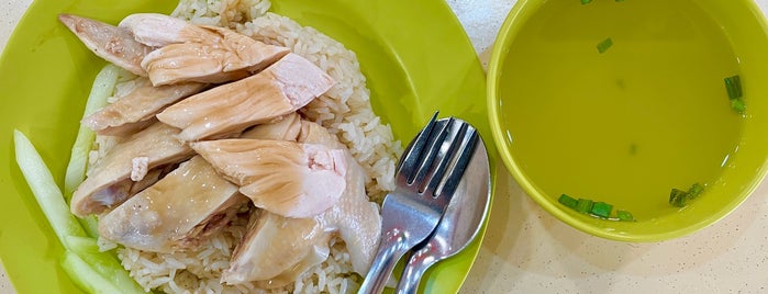 Tian Tian Hainanese Chicken Rice is one of Singapore Food.