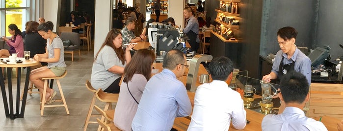 Starbucks Reserve is one of Singapore: Cafés.
