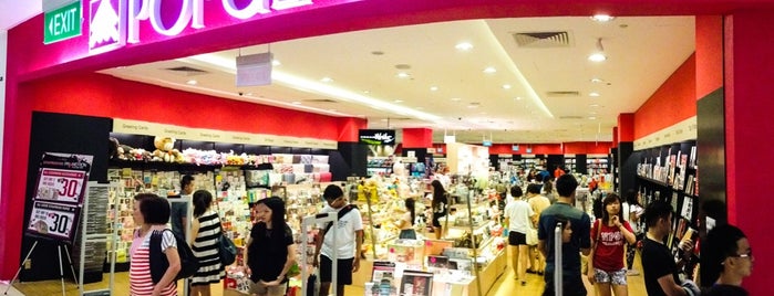 Popular Bookstore is one of Chriz Phoebeさんのお気に入りスポット.