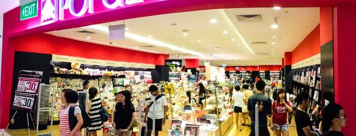 Popular Bookstore is one of สถานที่ที่ Chriz Phoebe ถูกใจ.