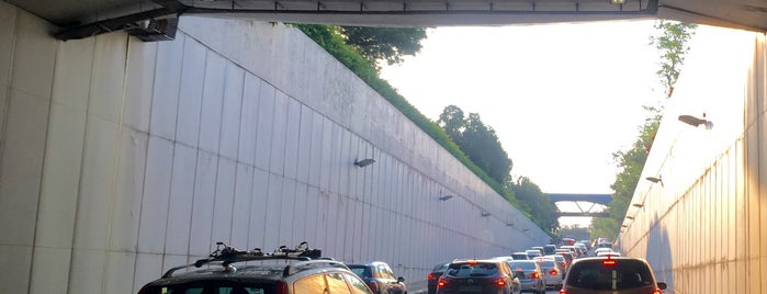 Dunearn Underpass is one of Non Standard Roads in Singapore.