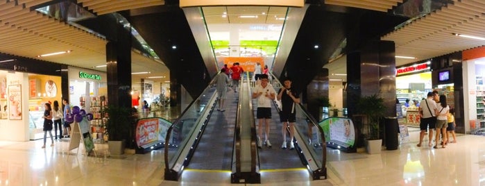 Zhongshan Mall 中山广场 is one of สถานที่ที่บันทึกไว้ของ Ian.