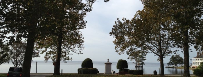 Edenton Bay is one of hさんのお気に入りスポット.