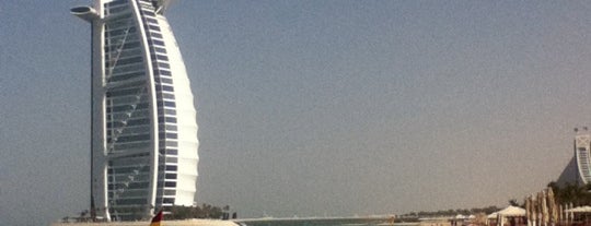 Al Qasr Beach is one of สถานที่ที่บันทึกไว้ของ Malvina.