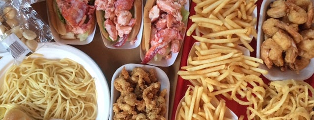 Arnold's Lobster & Clam Bar is one of An Epic Lobster Roll Crawl.
