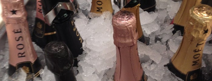 Moët & Chandon Champagnerbar is one of yas's choice.