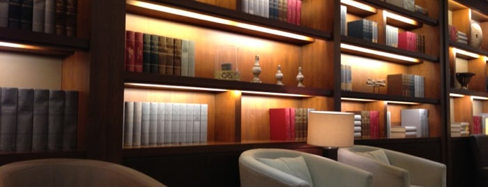 Asiana Business Class Lounge is one of Lugares favoritos de Ailie.