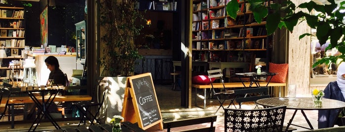 Little Tree Books & Coffee is one of Athina.