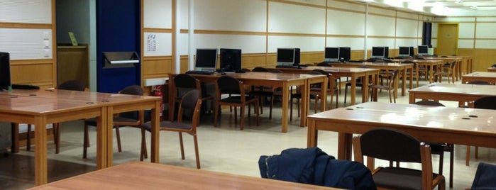 Βιβλιοθήκη Θετικών Επιστημών is one of Panos 님이 저장한 장소.