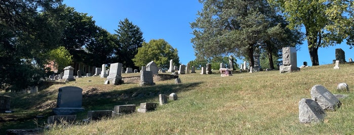 Harper Cemetery is one of Idon'twantobeburiedinapetcemetery.