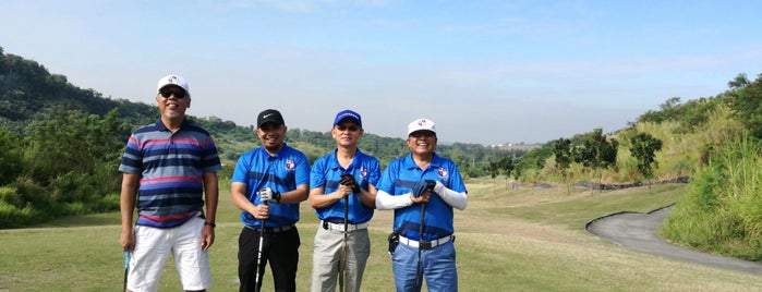 Forest Hills Golf & Country Club is one of Tempat yang Disukai Agu.
