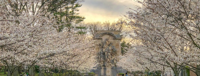 Monument Park is one of Tempat yang Disukai Mike.