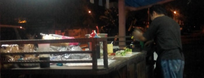 Burger Isa, Desa Rahmat is one of Jalan-Jalan Cari Makan Johor.