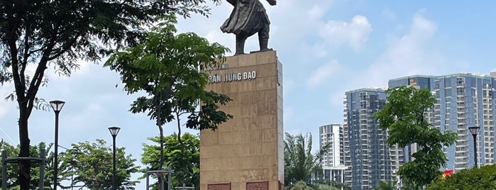 Trần Hưng Đạo Statue is one of Vietnam food map.