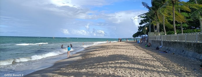 Praia de Porto de Galinhas is one of Orte, die Karol gefallen.