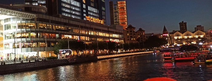 Clarke Quay Riverside is one of Karol'un Beğendiği Mekanlar.