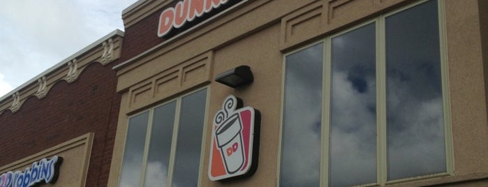 Dunkin' is one of Robertさんのお気に入りスポット.