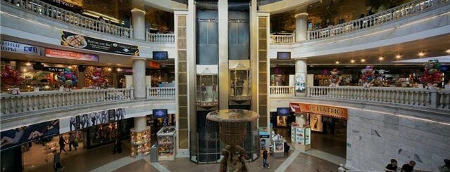 Okhotny Ryad Mall is one of Posti che sono piaciuti a Дина.