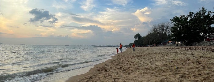 Pengkalan Balak Beach is one of สถานที่ที่ ꌅꁲꉣꂑꌚꁴꁲ꒒ ถูกใจ.