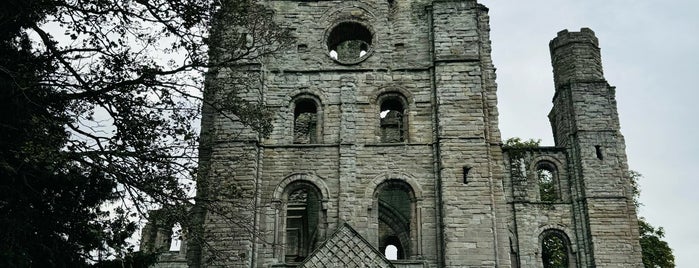 Kelso Abbey is one of Schottland.