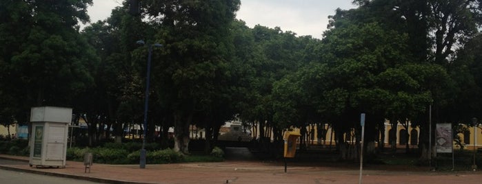 Parque Centenario is one of Parques.