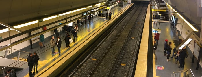 Estación Santa Fe - Carlos Jáuregui [Línea H] is one of Max’s Liked Places.