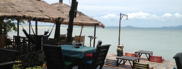 The Blue Parrot Beach Resort is one of iLife - Travel.