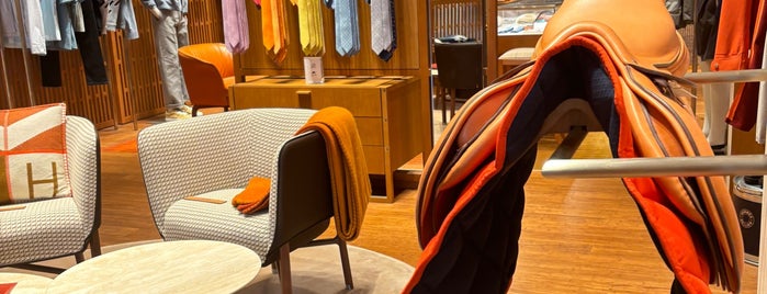 Hermès is one of Benoit's Saved Places.