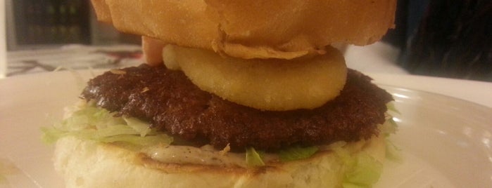 Big Daddy Burger Bár is one of A Hamburger Istenei.