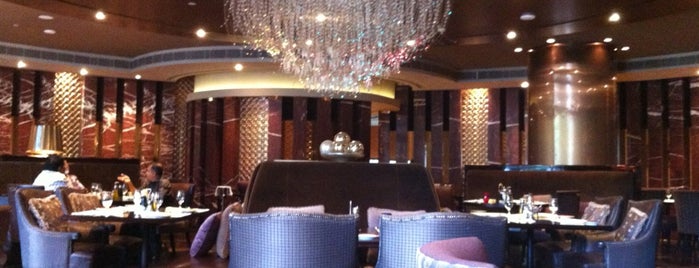 Cafe Mercara Express, ITC Grand Chola is one of Locais curtidos por Stephen.