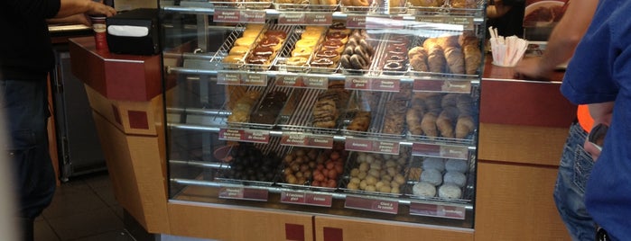 Tim Hortons is one of Lugares favoritos de Stéphan.