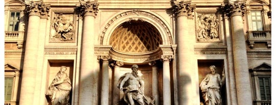 Fontana di Trevi is one of le baroque.