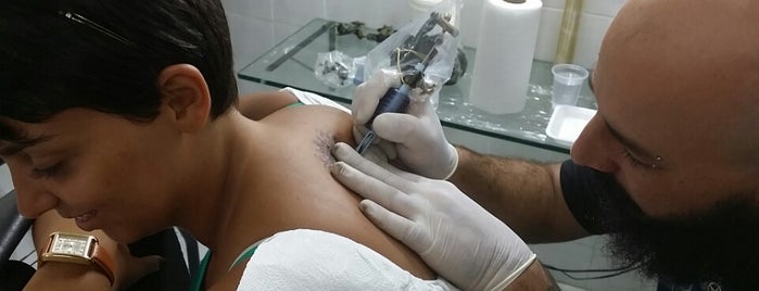 Ganesh Tattoo Shop is one of Posti che sono piaciuti a Mônica.