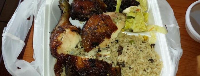 Golden Krust Caribbean Restaurant is one of Merilee'nin Beğendiği Mekanlar.