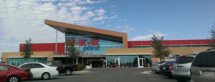 H-E-B plus! is one of Ikeさんのお気に入りスポット.