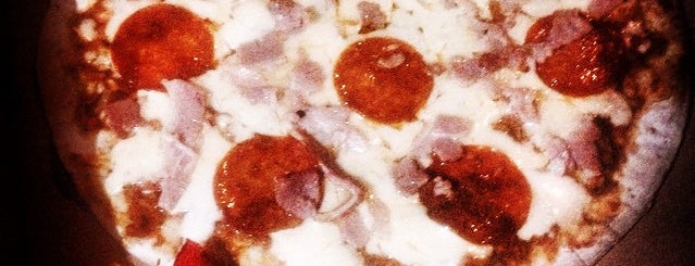 Foodtruck Pizza White is one of สถานที่ที่ l' Osservatore. ถูกใจ.