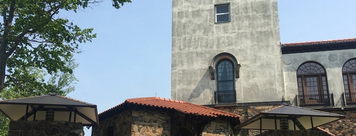 Heublein Tower Observation Deck is one of Lugares guardados de Kimmie.