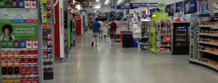 Lowe's is one of Locais curtidos por Will.