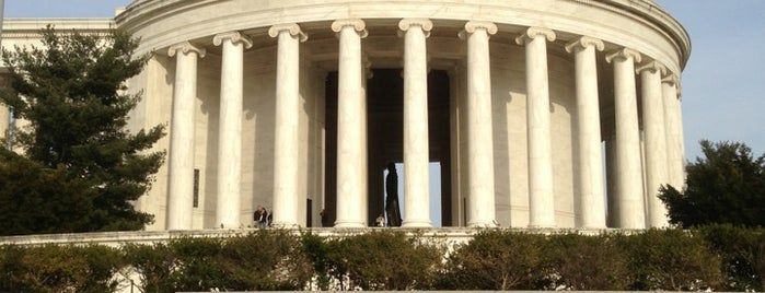 Thomas Jefferson Memorial Gift Shop is one of Tempat yang Disimpan Carlos.