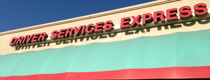 Illinois Secretary of State - Express Drivers Services Facility is one of Andy 님이 좋아한 장소.