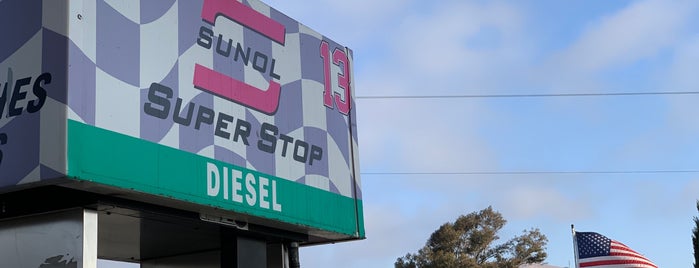 Sunol Super Stop and Food Mart is one of Locais curtidos por Robert.