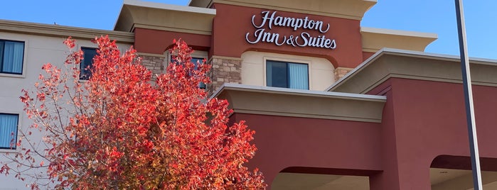 Hampton Inn by Hilton is one of สถานที่ที่ Abi ถูกใจ.
