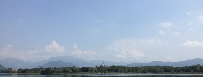 Lago di Pusiano is one of landmarks.