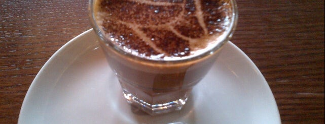 Costa Coffee is one of Tempat yang Disukai Dessi Ch.